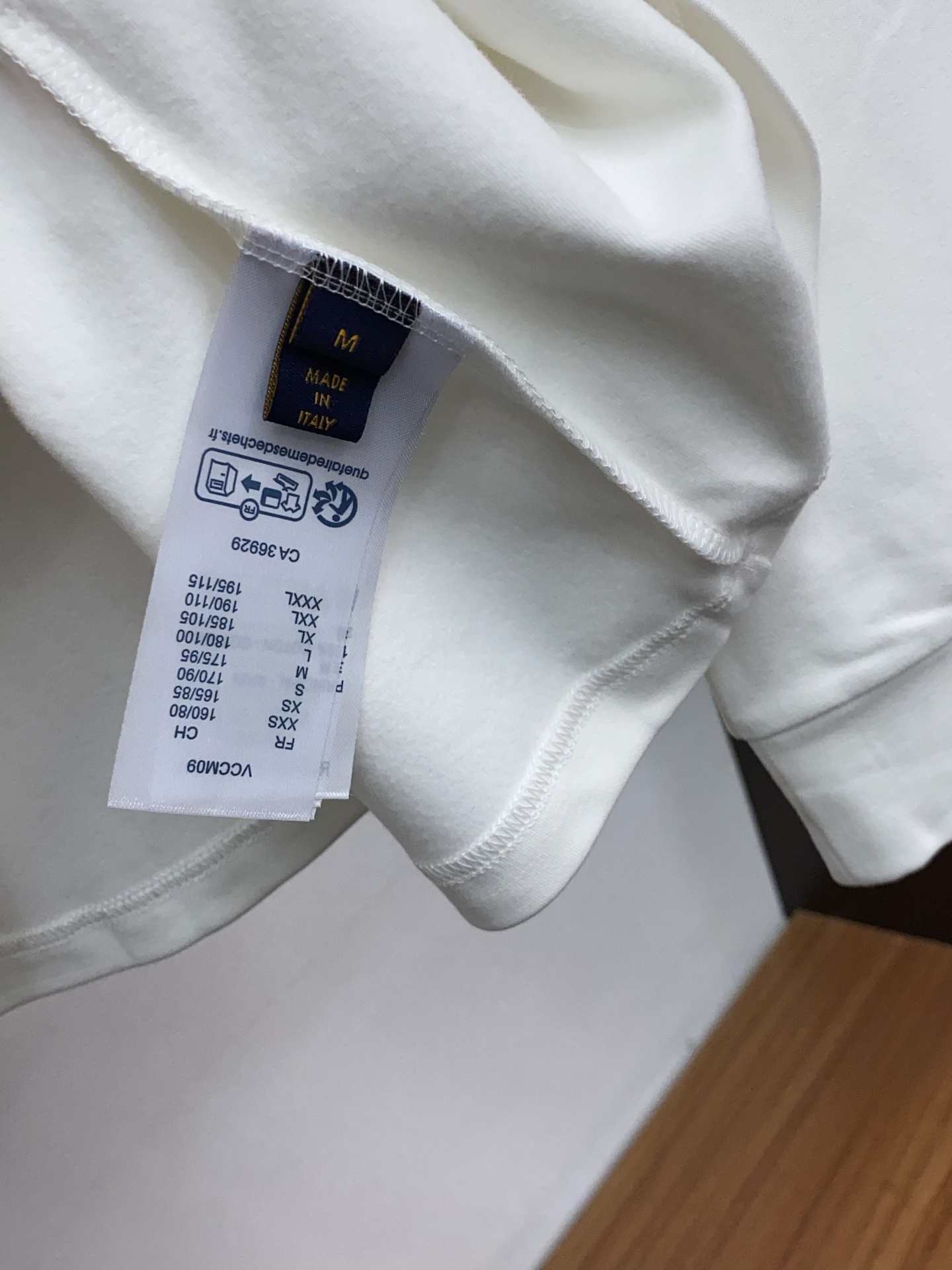 1v 路易威登 25ss秋季 新品 新款贸易订单圆领长袖打底衫长袖T恤网红款！上身舒适透气，不僵硬，整体