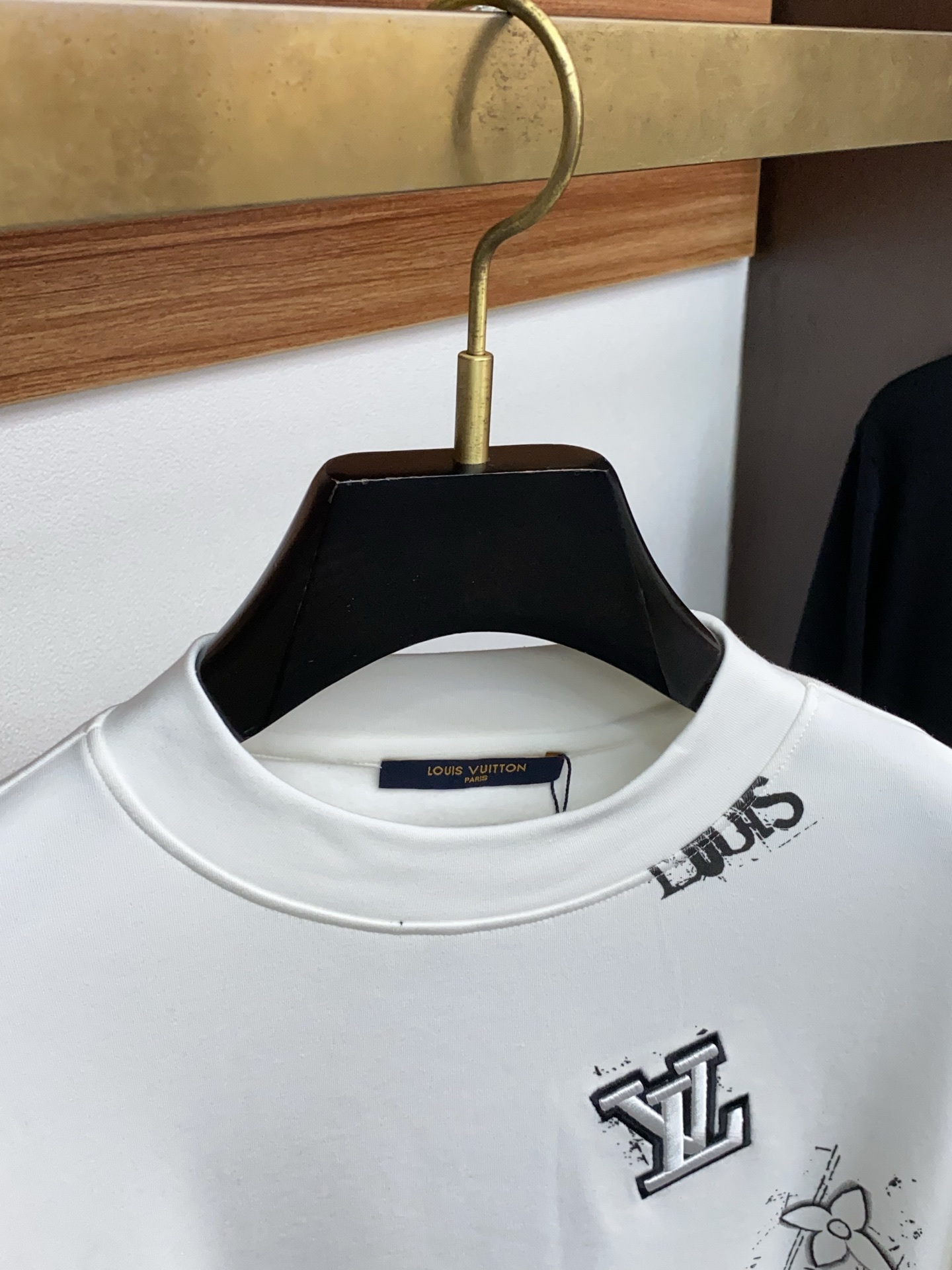 1v 路易威登 25ss秋季 新品 新款贸易订单圆领长袖打底衫长袖T恤网红款！上身舒适透气，不僵硬，整体