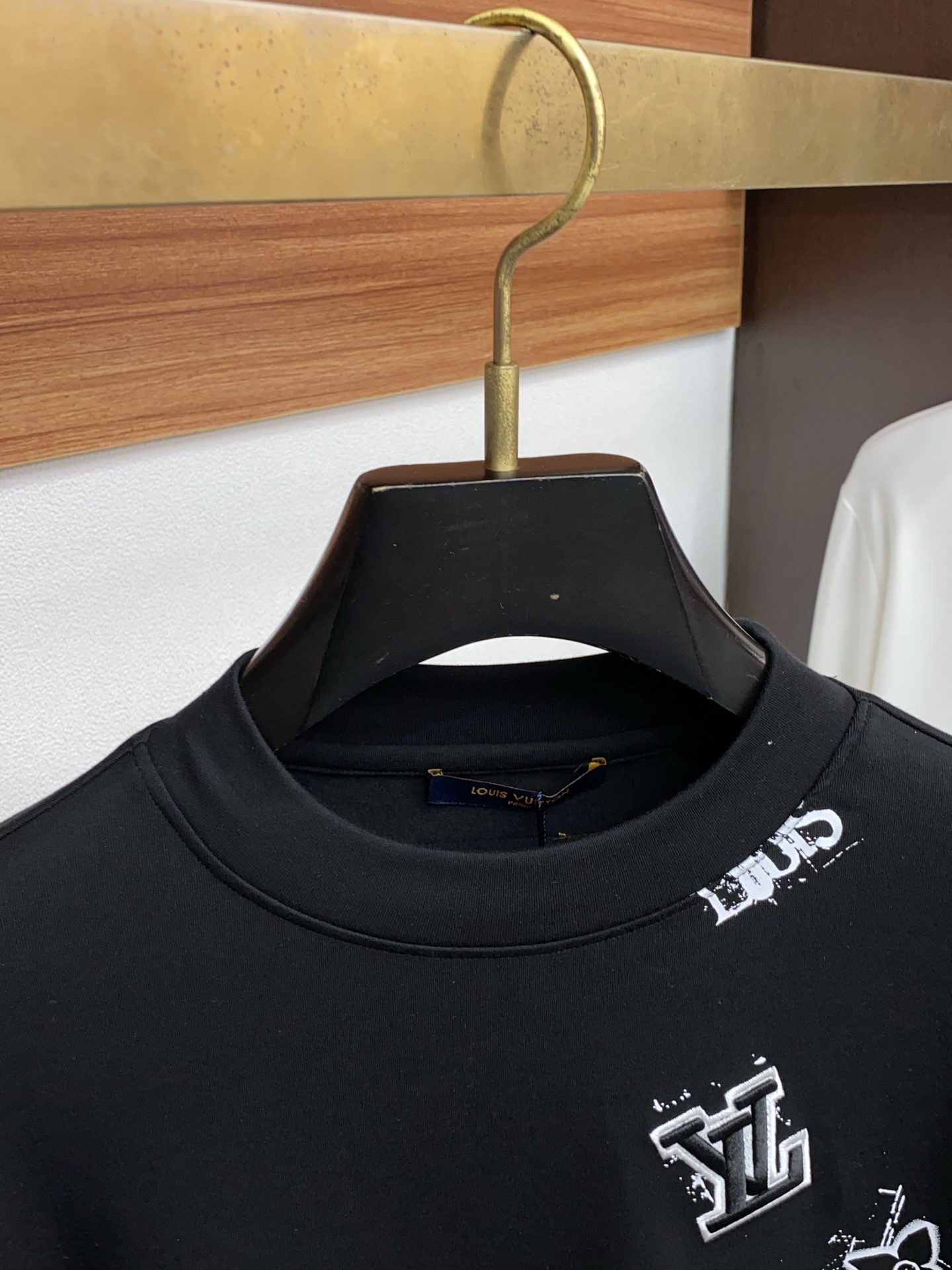 1v路易威登 25ss秋季 新品 新款贸易订单圆领长袖打底衫长袖T恤网红款！上身舒适透气，不僵硬，整体有