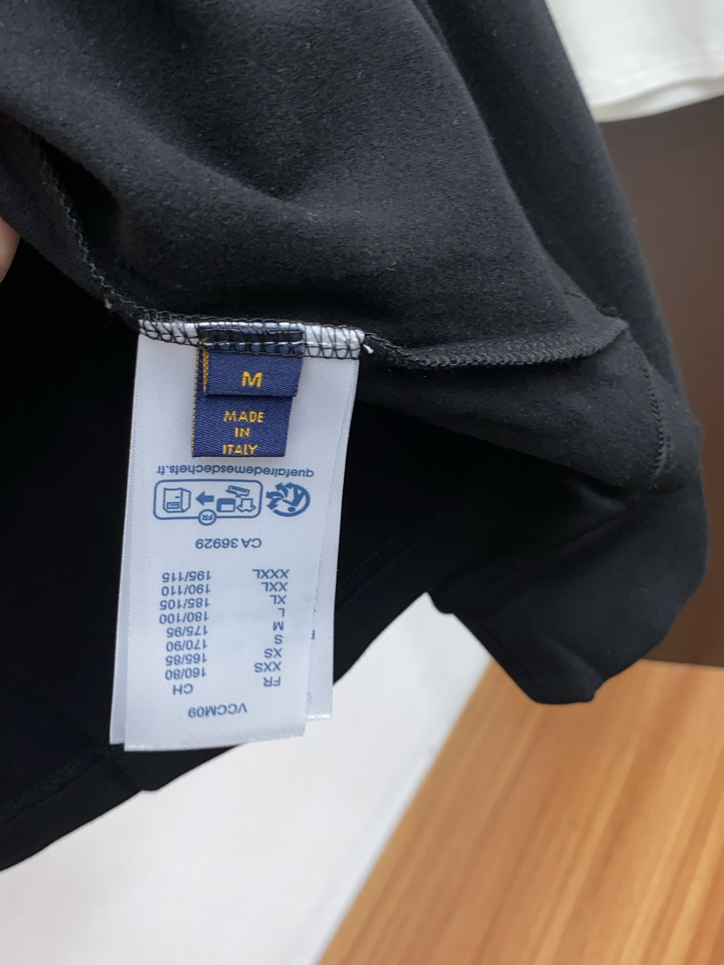 1v路易威登 25ss秋季 新品 新款贸易订单圆领长袖打底衫长袖T恤网红款！上身舒适透气，不僵硬，整体有