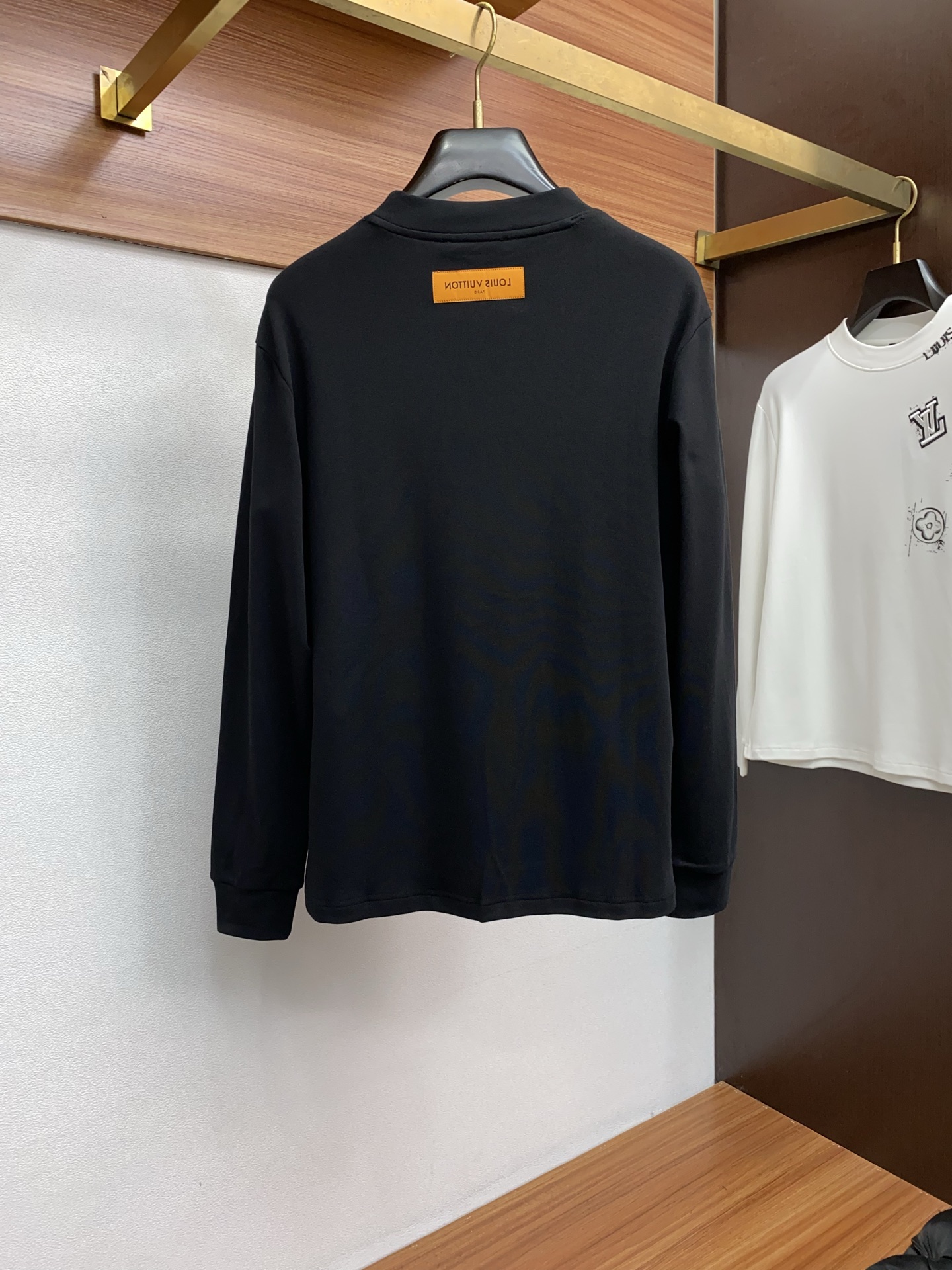 1v路易威登 25ss秋季 新品 新款贸易订单圆领长袖打底衫长袖T恤网红款！上身舒适透气，不僵硬，整体有