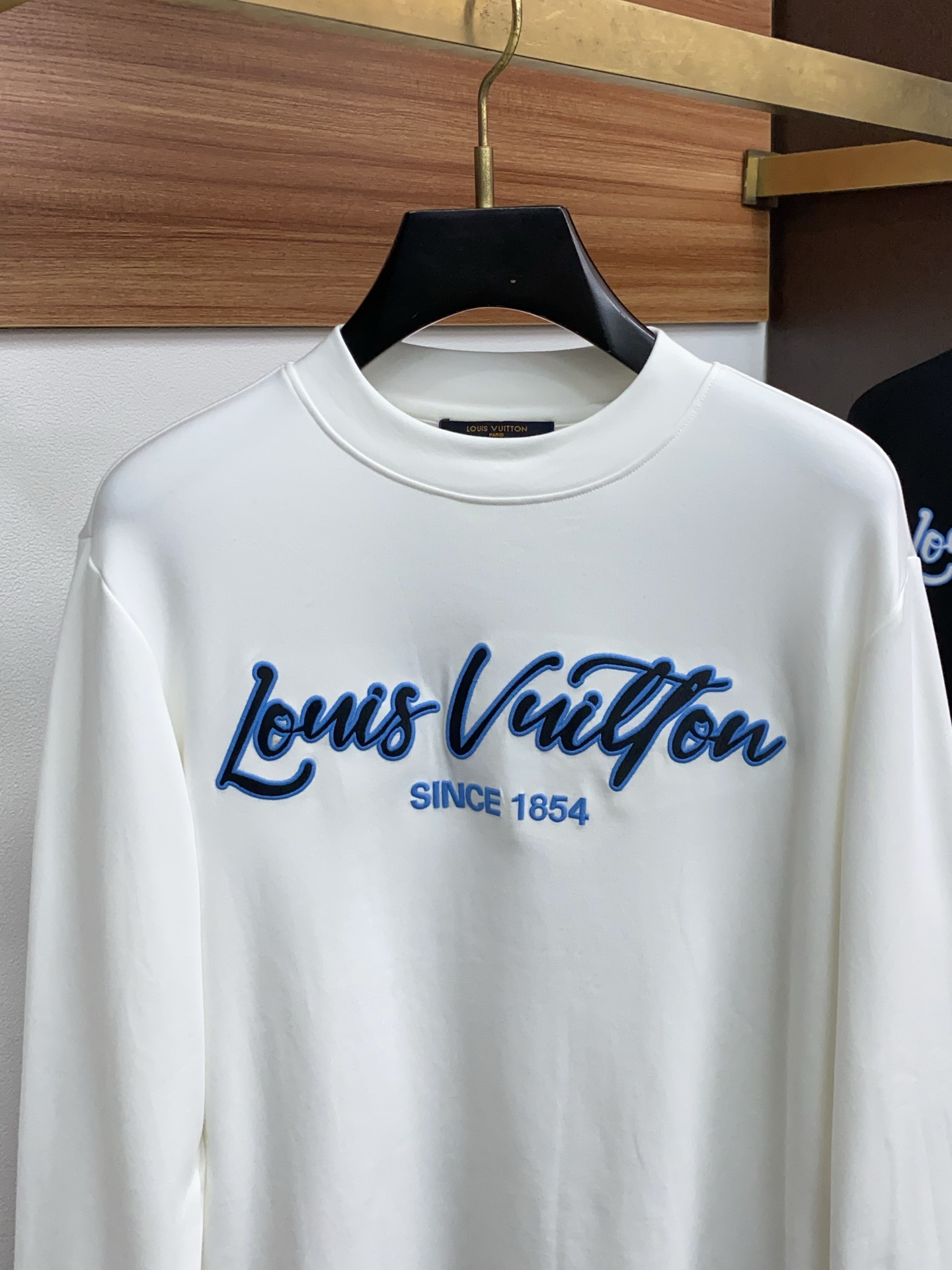 1v路易威登 25ss秋季 新品 新款贸易订单圆领长袖打底衫长袖T恤网红款！上身舒适透气，不僵硬，整体有