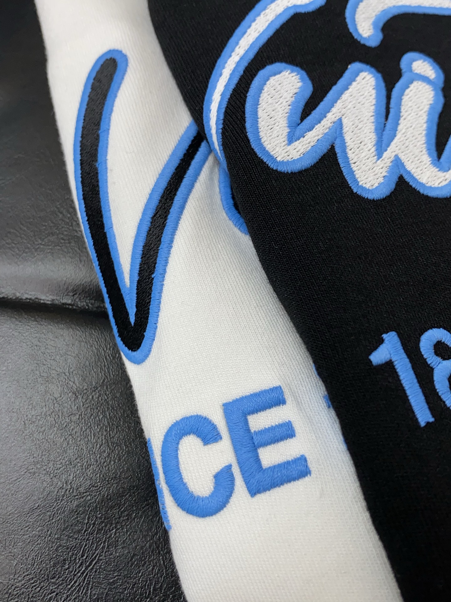 1v路易威登 25ss秋季 新品 新款贸易订单圆领长袖打底衫长袖T恤网红款！上身舒适透气，不僵硬，整体有