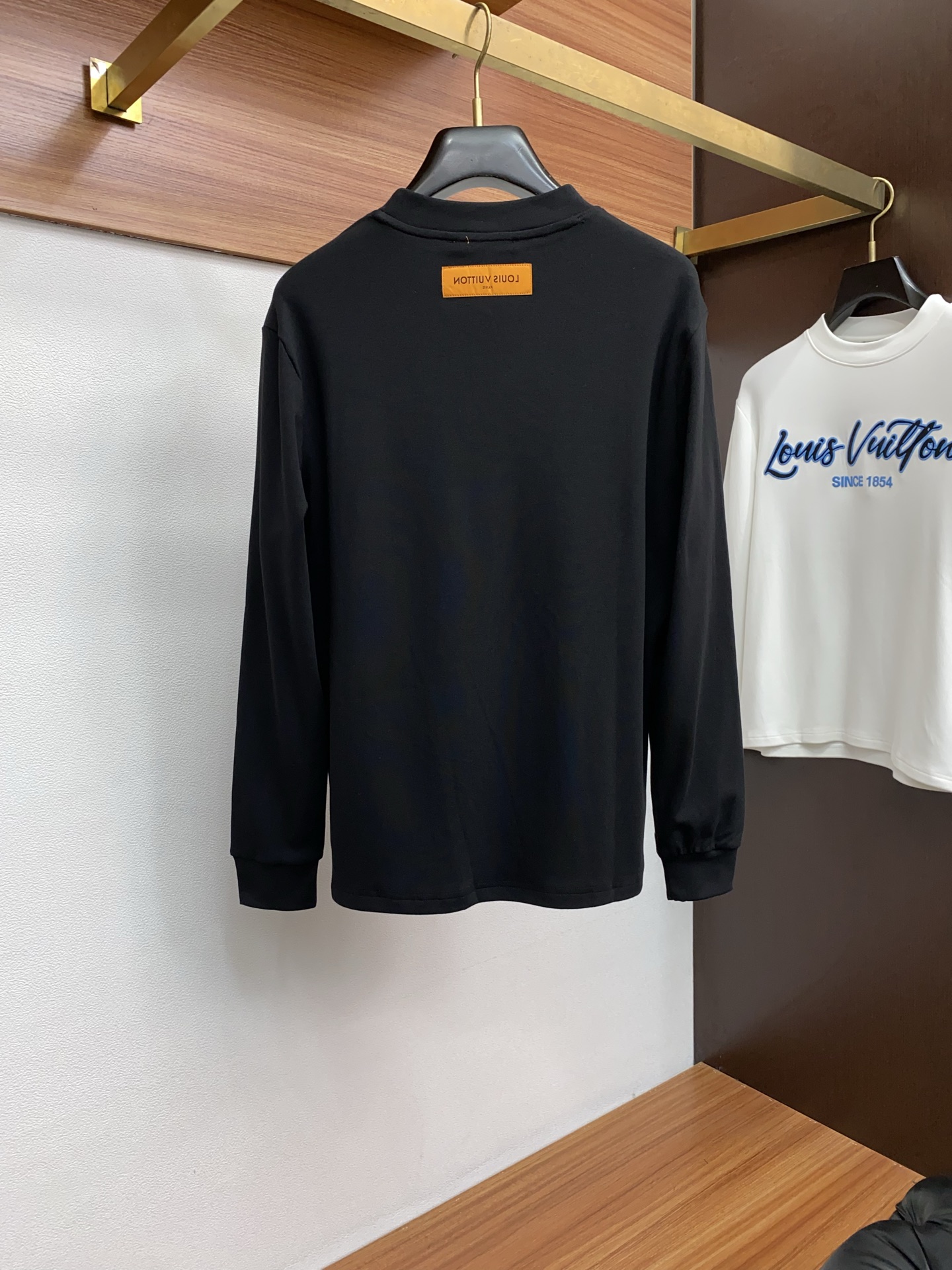 1v路易威登 25ss秋季 新品 新款贸易订单圆领长袖打底衫长袖T恤网红款！上身舒适透气，不僵硬，整体有