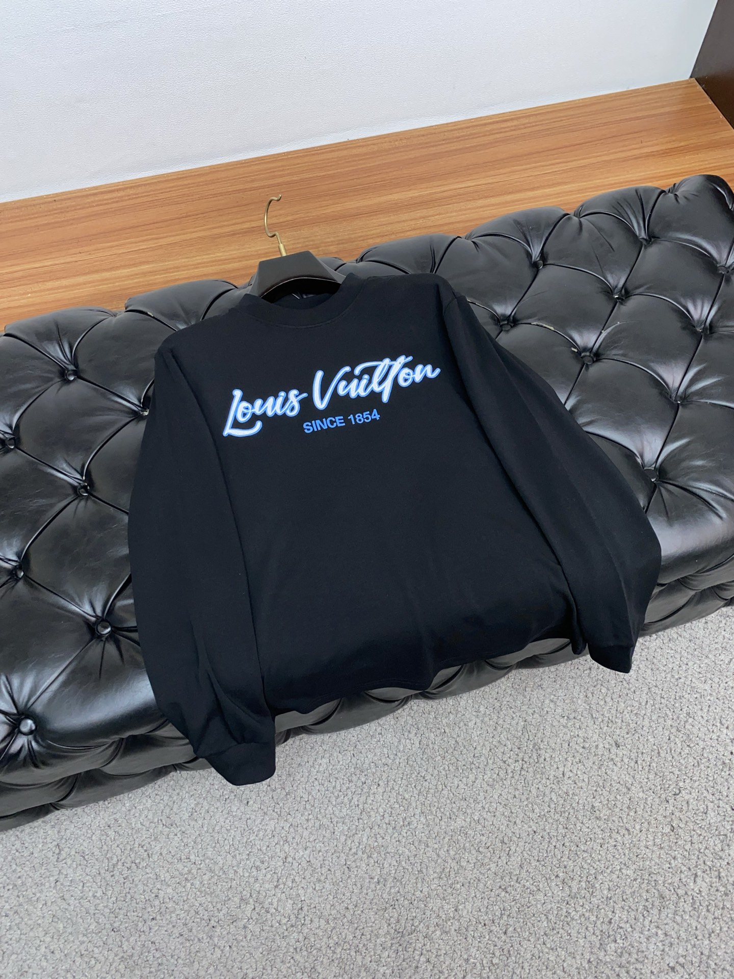 1v路易威登 25ss秋季 新品 新款贸易订单圆领长袖打底衫长袖T恤网红款！上身舒适透气，不僵硬，整体有