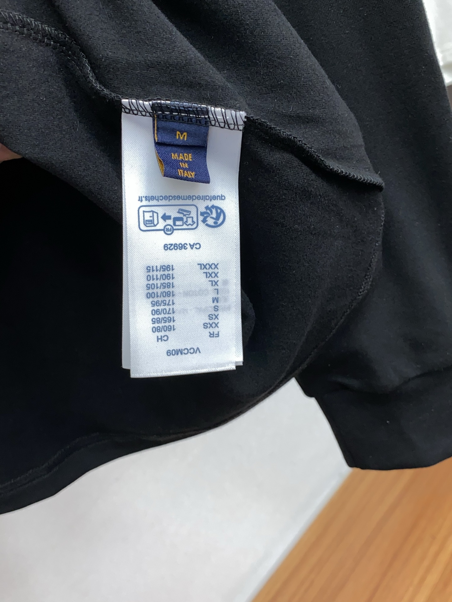 1v路易威登 25ss秋季 新品 新款贸易订单圆领长袖打底衫长袖T恤网红款！上身舒适透气，不僵硬，整体有