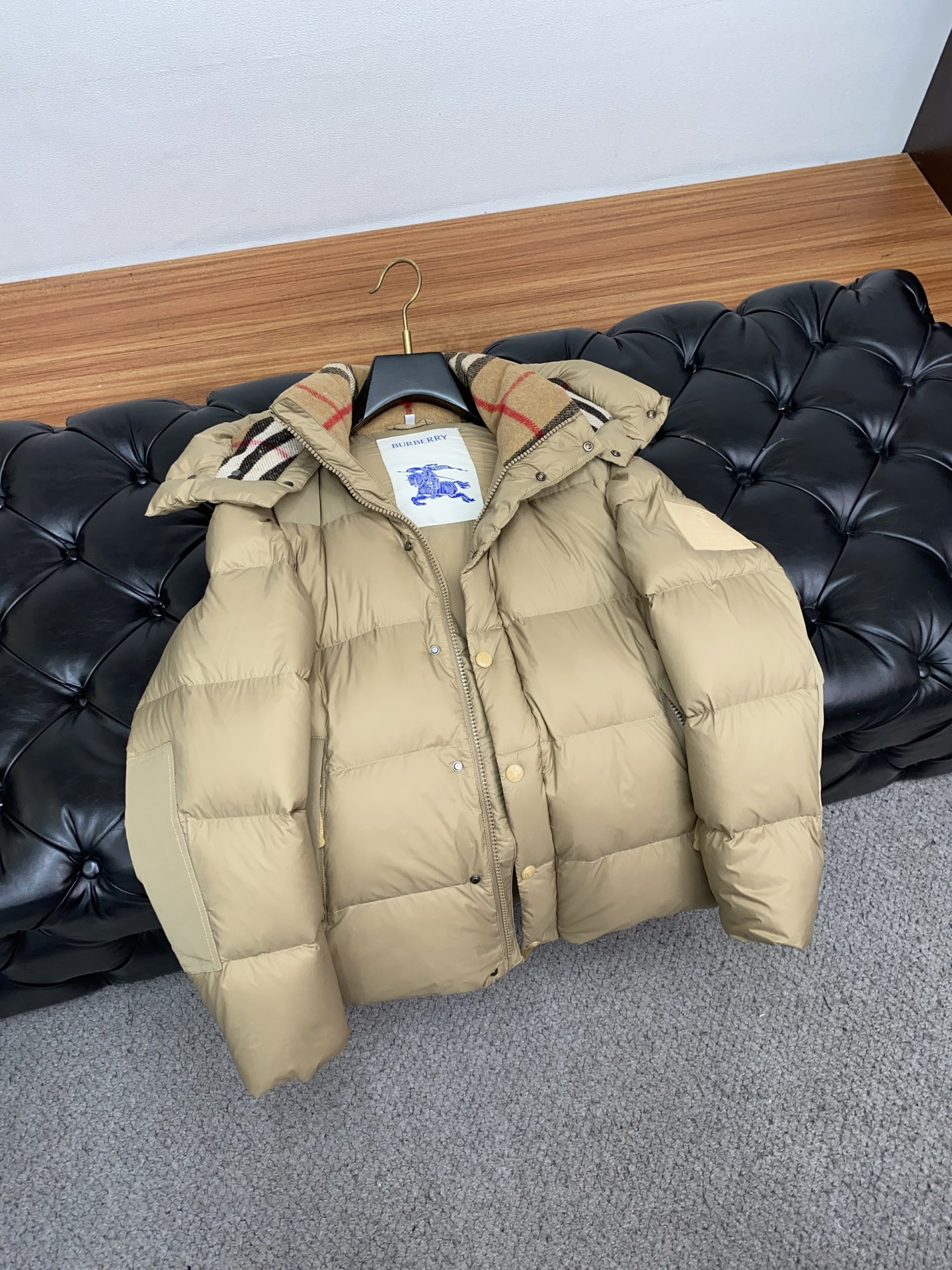 巴宝莉 秋冬新款官网同款原单羽绒服 新色系 香港专柜购入zP操作，定制面料，绝对的防风防水，堪称冬季里的