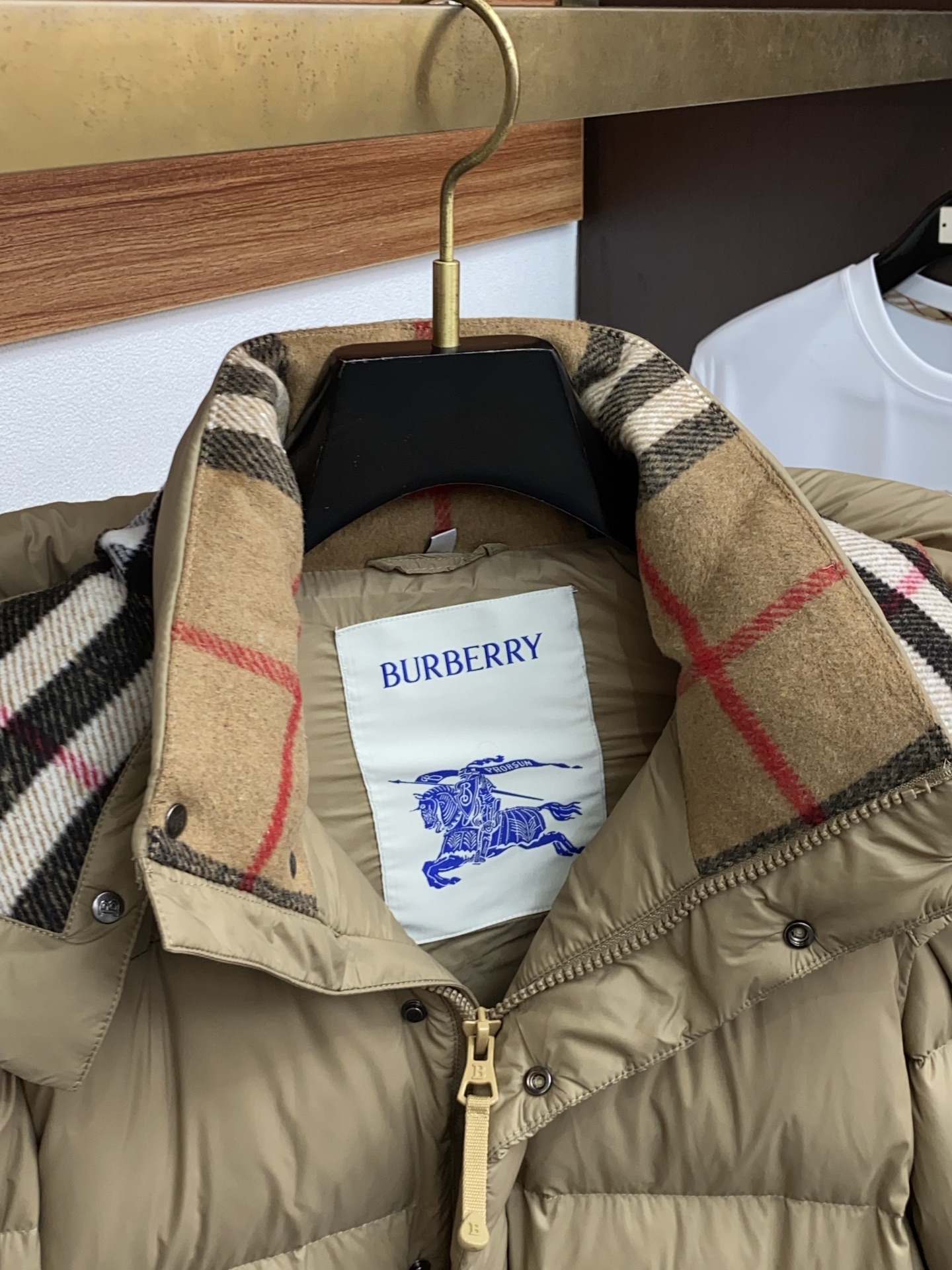 巴宝莉 秋冬新款官网同款原单羽绒服 新色系 香港专柜购入zP操作，定制面料，绝对的防风防水，堪称冬季里的