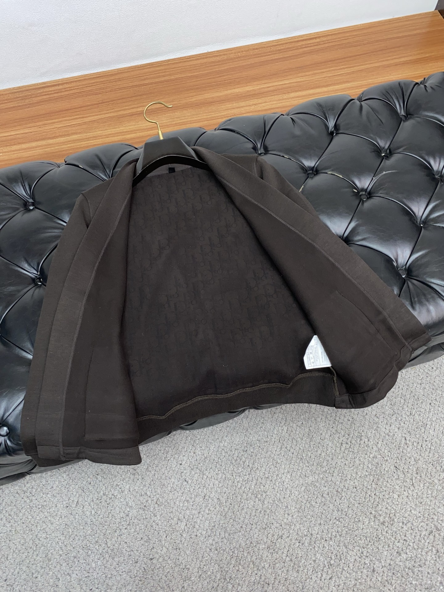 阿玛尼 2025ss早秋新款发布织针外套。春款外套！穿上就是舒适自在又显瘦的存在，慵懒而随性，结合干净简