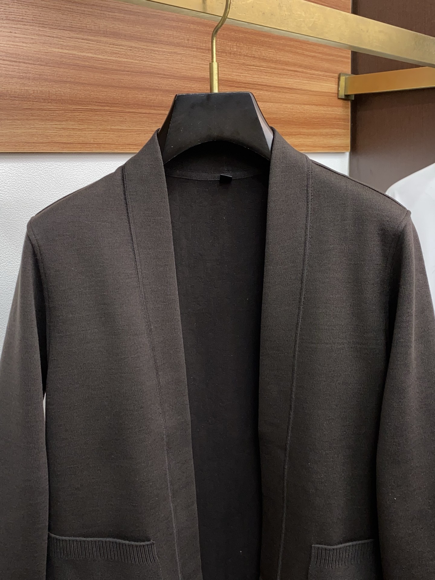 阿玛尼 2025ss早秋新款发布织针外套。春款外套！穿上就是舒适自在又显瘦的存在，慵懒而随性，结合干净简