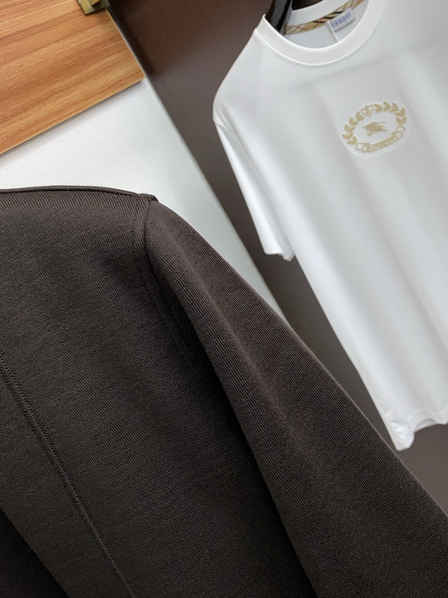 阿玛尼 2025ss早秋新款发布织针外套。春款外套！穿上就是舒适自在又显瘦的存在，慵懒而随性，结合干净简