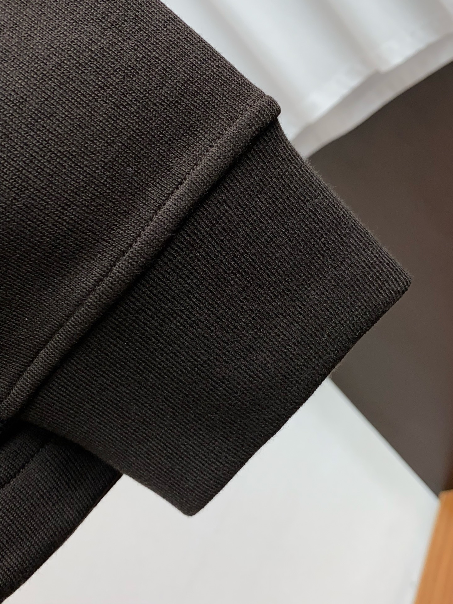 阿玛尼 2025ss早秋新款发布织针外套。春款外套！穿上就是舒适自在又显瘦的存在，慵懒而随性，结合干净简