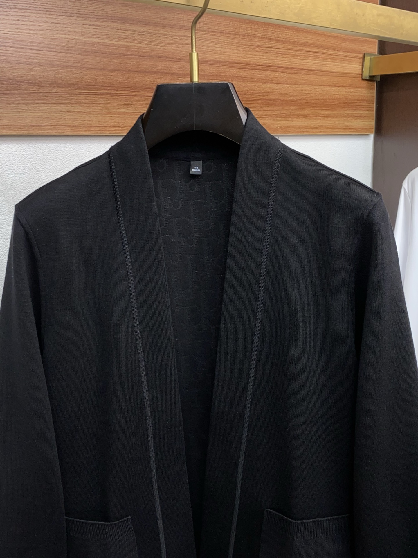 阿玛尼 2025ss早秋新款发布织针外套。春款外套！穿上就是舒适自在又显瘦的存在，慵懒而随性，结合干净简