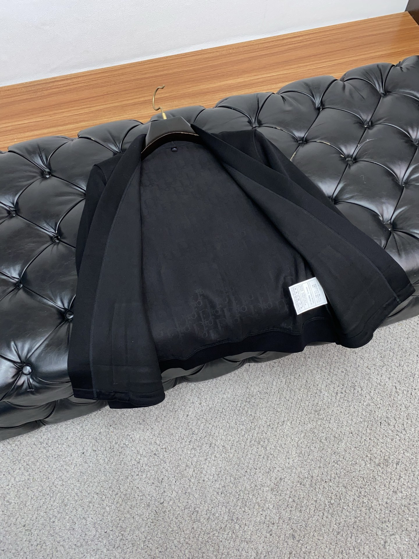 阿玛尼 2025ss早秋新款发布织针外套。春款外套！穿上就是舒适自在又显瘦的存在，慵懒而随性，结合干净简