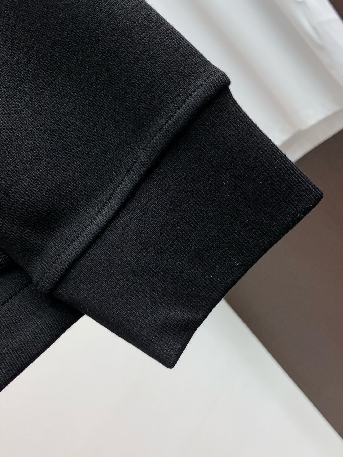 阿玛尼 2025ss早秋新款发布织针外套。春款外套！穿上就是舒适自在又显瘦的存在，慵懒而随性，结合干净简