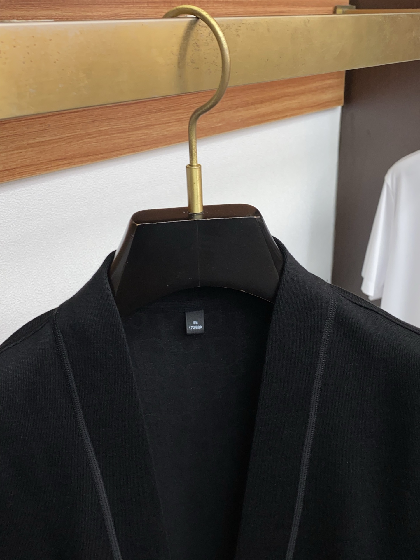 阿玛尼 2025ss早秋新款发布织针外套。春款外套！穿上就是舒适自在又显瘦的存在，慵懒而随性，结合干净简