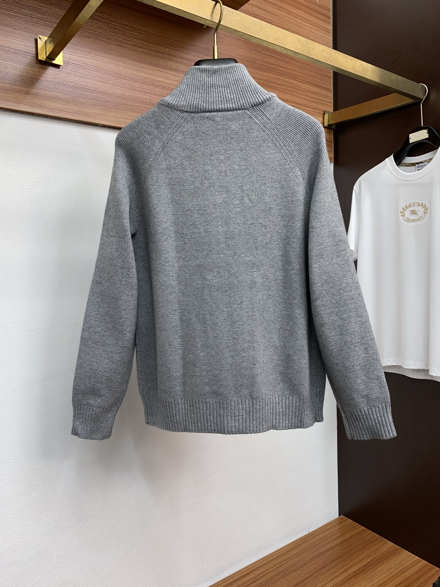 lP🆕 诺悠翩雅 2025ss早秋新款发布织针立领外套。春款外套！穿上就是舒适自在又显瘦的存在，慵懒而随