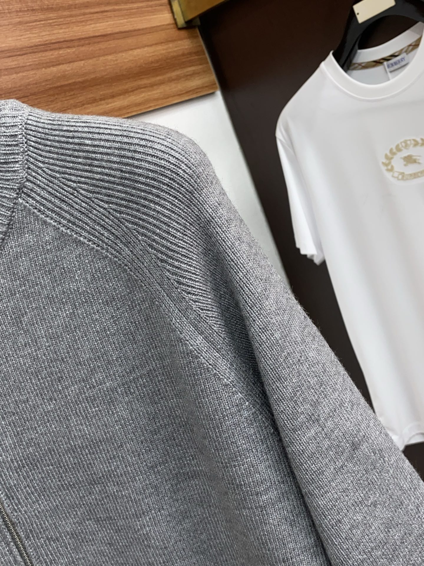 lP🆕 诺悠翩雅 2025ss早秋新款发布织针立领外套。春款外套！穿上就是舒适自在又显瘦的存在，慵懒而随