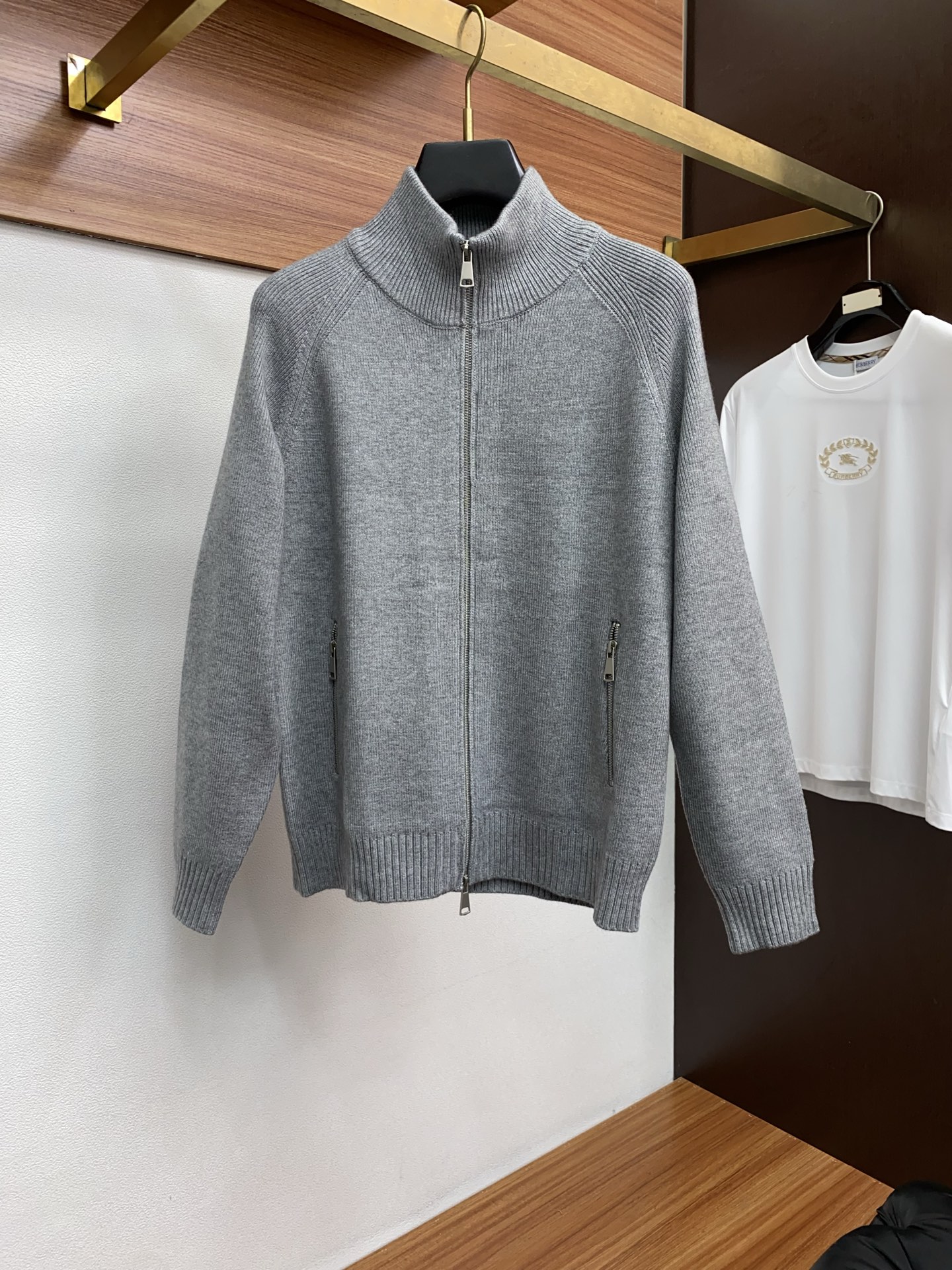 lP🆕 诺悠翩雅 2025ss早秋新款发布织针立领外套。春款外套！穿上就是舒适自在又显瘦的存在，慵懒而随