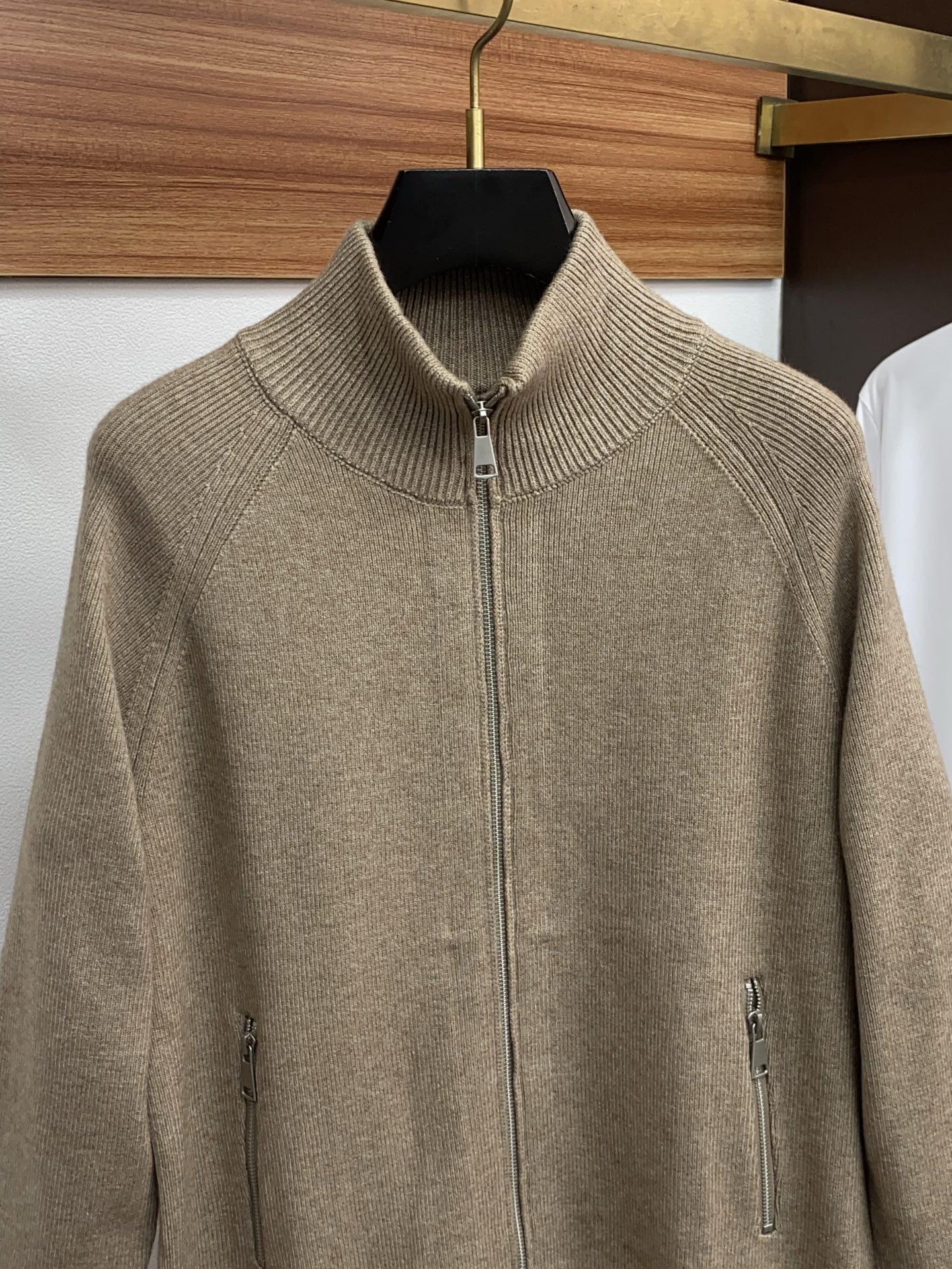 lP🆕 诺悠翩雅 2025ss早秋新款发布织针立领外套。春款外套！穿上就是舒适自在又显瘦的存在，慵懒而随