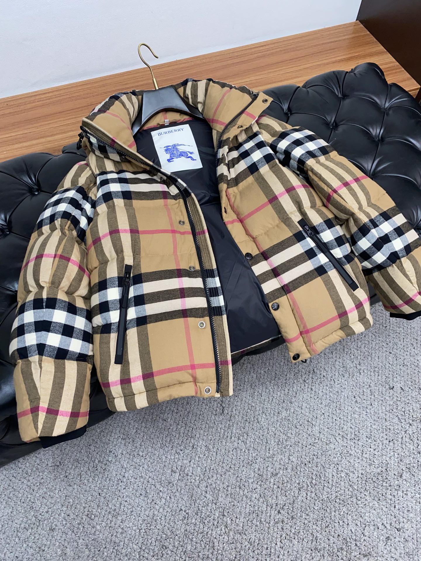 巴宝莉 秋冬新款官网同款原单羽绒服 新色系 香港专柜购入zP操作，定制面料，绝对的防风防水，堪称冬季里的