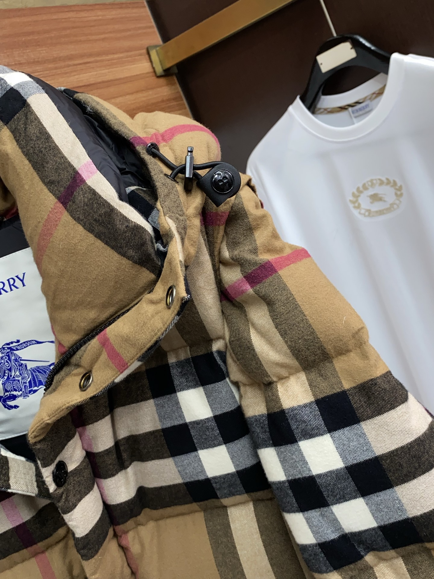 巴宝莉 秋冬新款官网同款原单羽绒服 新色系 香港专柜购入zP操作，定制面料，绝对的防风防水，堪称冬季里的