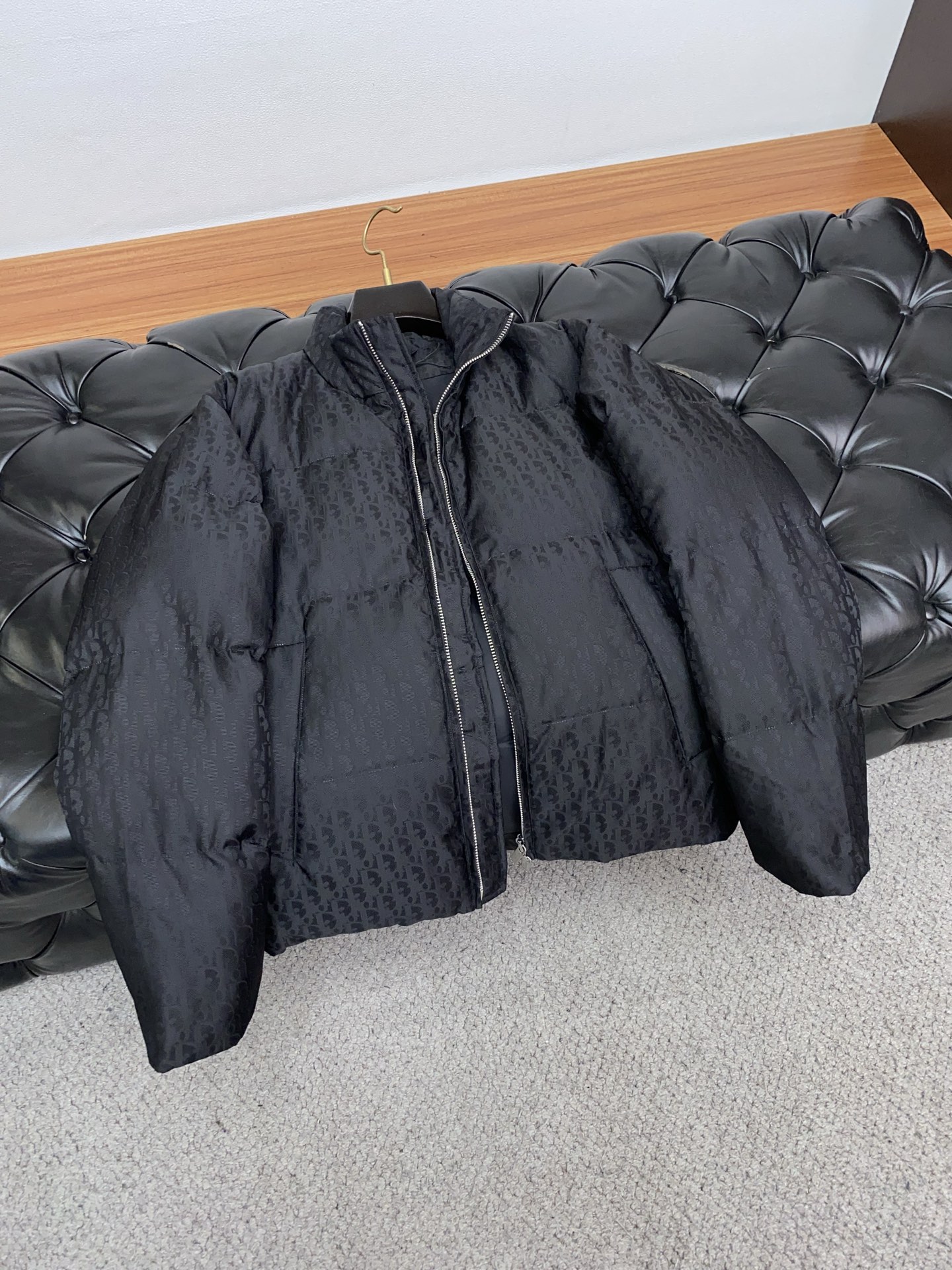 Dior 迪奥 25秋冬男士时尚羽绒服 轻奢时尚休闲风格，轻盈保暖柔软！低调系列时尚百搭，就是有型！香港