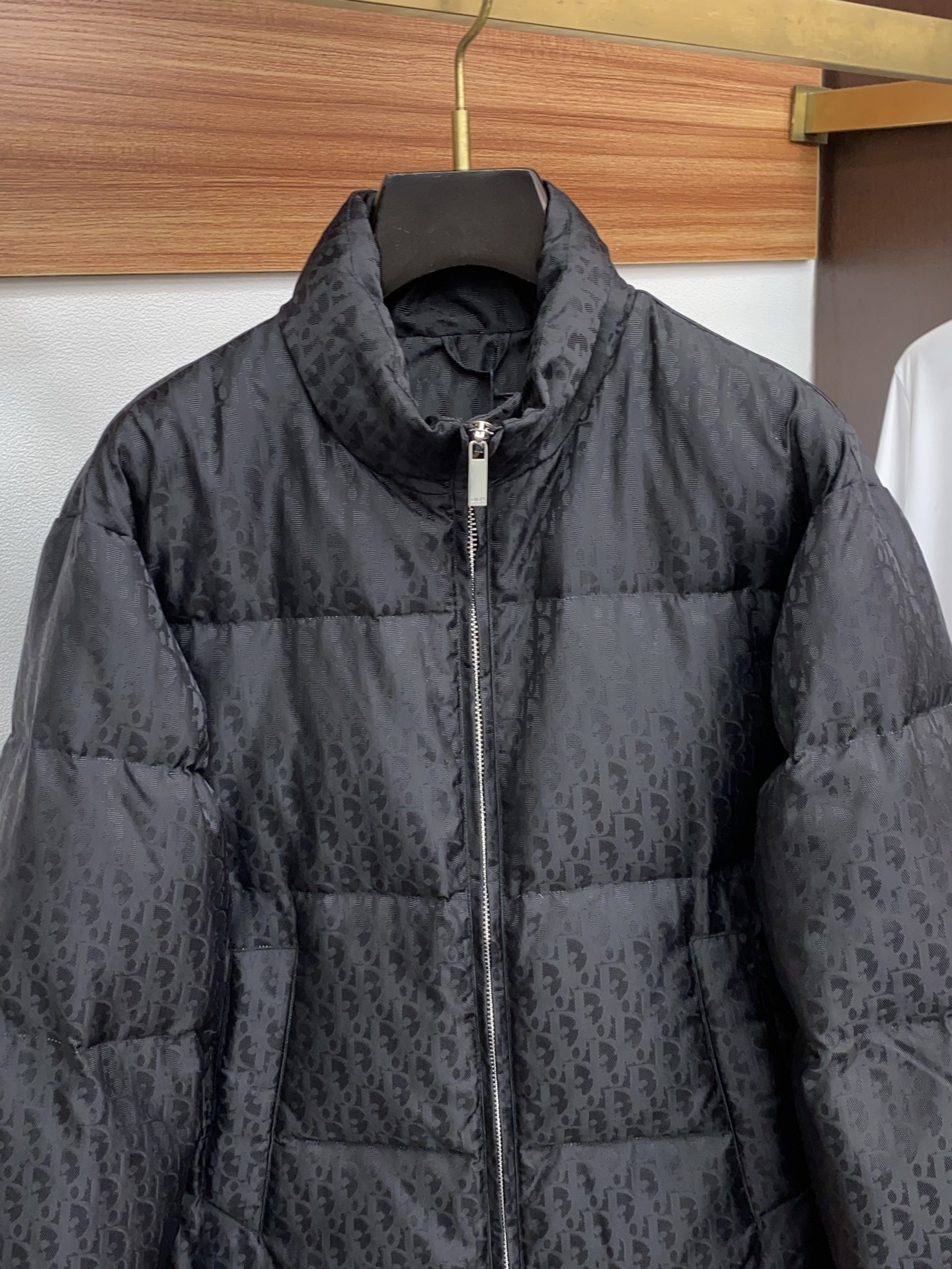 Dior 迪奥 25秋冬男士时尚羽绒服 轻奢时尚休闲风格，轻盈保暖柔软！低调系列时尚百搭，就是有型！香港