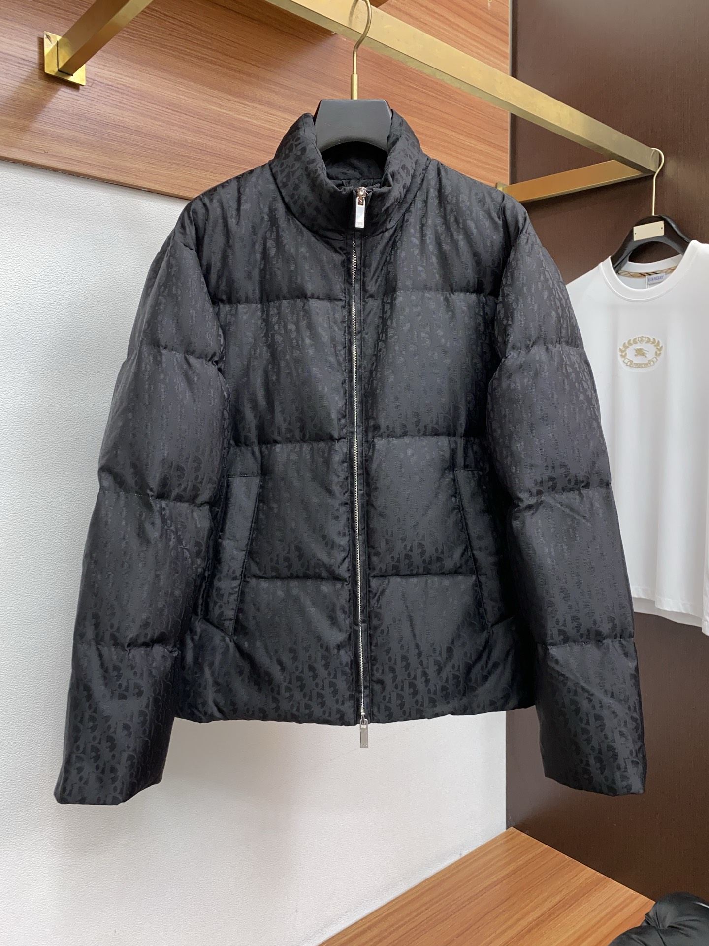 Dior 迪奥 25秋冬男士时尚羽绒服 轻奢时尚休闲风格，轻盈保暖柔软！低调系列时尚百搭，就是有型！香港