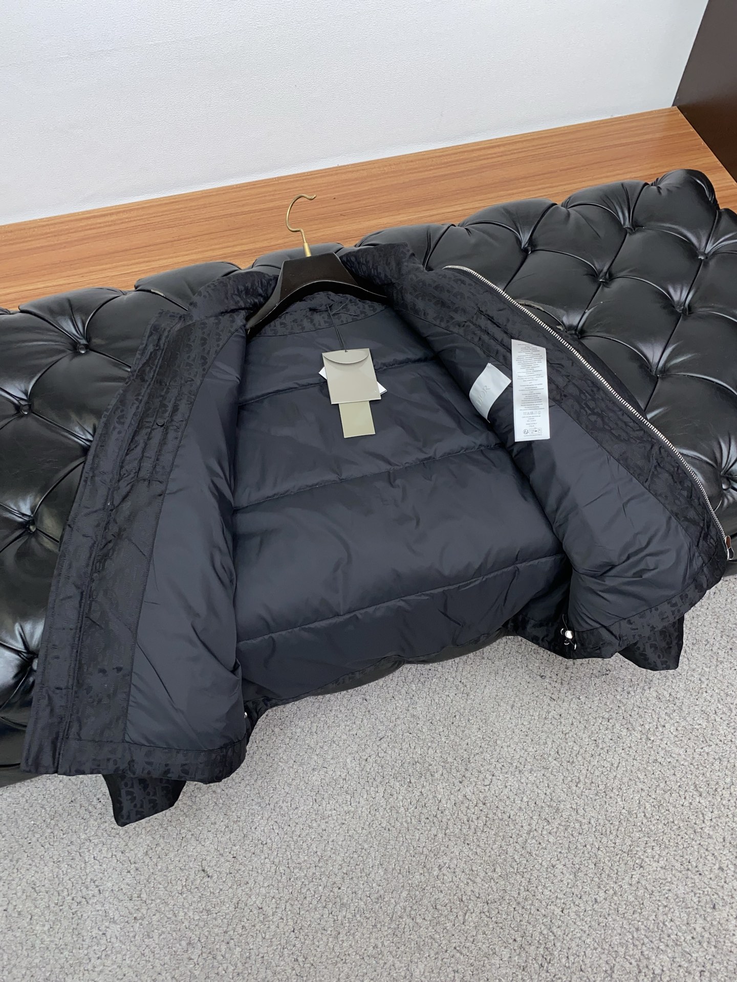 Dior 迪奥 25秋冬男士时尚羽绒服 轻奢时尚休闲风格，轻盈保暖柔软！低调系列时尚百搭，就是有型！香港