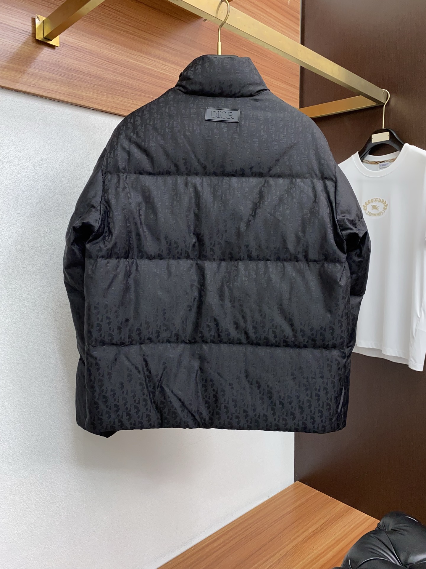 Dior 迪奥 25秋冬男士时尚羽绒服 轻奢时尚休闲风格，轻盈保暖柔软！低调系列时尚百搭，就是有型！香港