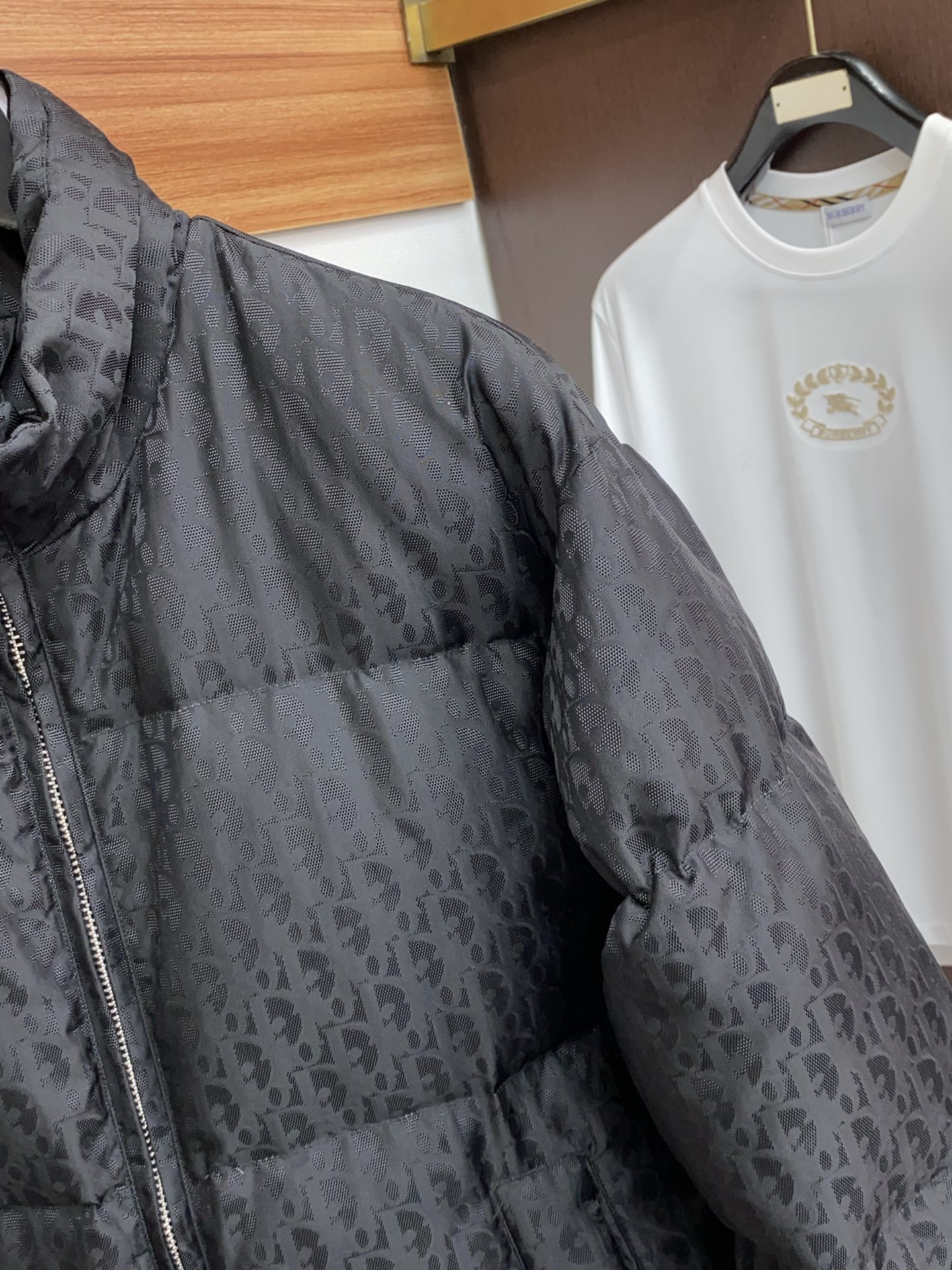 Dior 迪奥 25秋冬男士时尚羽绒服 轻奢时尚休闲风格，轻盈保暖柔软！低调系列时尚百搭，就是有型！香港