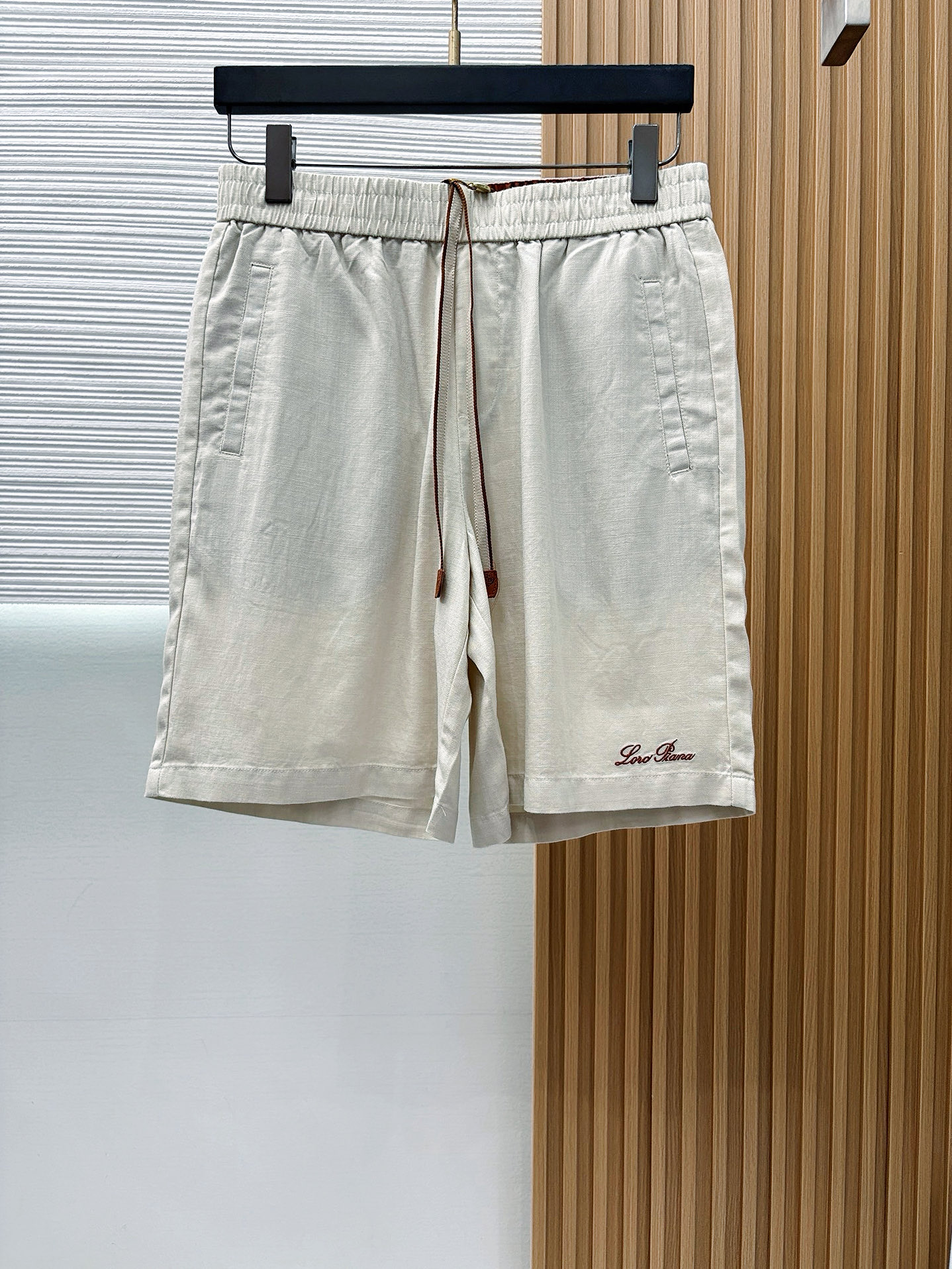 Loro Piana 诺悠翩雅 2026春夏季新款，最新休闲短裤。原版裤型上身休闲百搭 定制麻棉面料 l