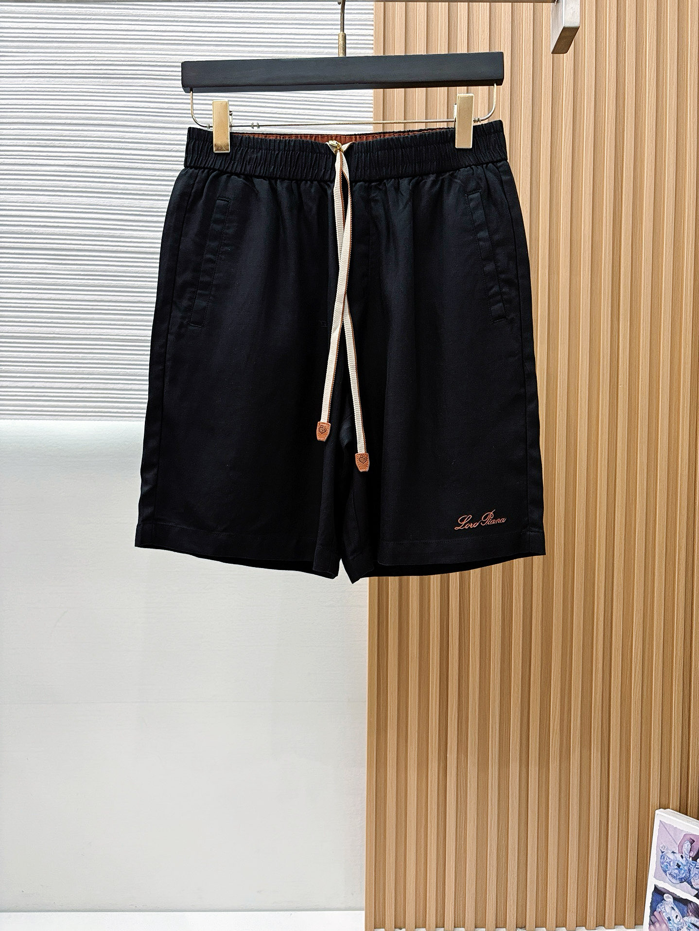 Loro Piana 诺悠翩雅 2026春夏季新款，最新休闲短裤。原版裤型上身休闲百搭 定制麻棉面料 l