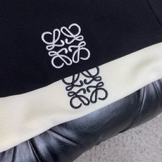 罗意威 经典翻领POLO版型,修饰身形,沉稳百搭,不挑肤色,适配商务、休闲多场景,采用高支精梳棉/珠地棉面料,亲肤透气, 罗意威 经典翻领POLO版型,修饰身形,沉稳百搭,不挑肤色,适配商务、休闲多场景,采用高支精梳棉/珠地棉面料,亲肤透气,