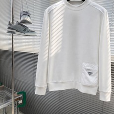 普拉达 2026秋冬AW新品,时尚休闲打底加厚长袖卫衣专柜同步有售,进口加厚莫戴尔长绒棉拉绒面料,工艺极度复杂,视觉相当 普拉达 2026秋冬AW新品,时尚休闲打底加厚长袖卫衣专柜同步有售,进口加厚莫戴尔长绒棉拉绒面料,工艺极度复杂,视觉相当