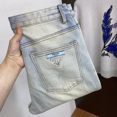 普拉达 早春款 男士牛仔裤原厂原布原洗水!进口原版水洗弹力面料,复杂的手工艺叠加,任何一个洗水环节多停留几秒都会变成完全 普拉达 早春款 男士牛仔裤原厂原布原洗水!进口原版水洗弹力面料,复杂的手工艺叠加,任何一个洗水环节多停留几秒都会变成完全