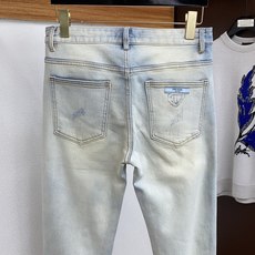 普拉达 早春款 男士牛仔裤原厂原布原洗水!进口原版水洗弹力面料,复杂的手工艺叠加,任何一个洗水环节多停留几秒都会变成完全 普拉达 早春款 男士牛仔裤原厂原布原洗水!进口原版水洗弹力面料,复杂的手工艺叠加,任何一个洗水环节多停留几秒都会变成完全
