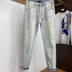 普拉达 早春款 男士牛仔裤原厂原布原洗水!进口原版水洗弹力面料,复杂的手工艺叠加,任何一个洗水环节多停留几秒都会变成完全 普拉达 早春款 男士牛仔裤原厂原布原洗水!进口原版水洗弹力面料,复杂的手工艺叠加,任何一个洗水环节多停留几秒都会变成完全