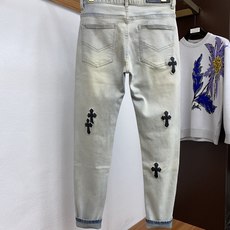 克罗心 男士牛仔裤原厂原布原洗水!进口原版水洗弹力面料,复杂的手工艺叠加,任何一个洗水环节多停留几秒都会变成完全不一样的 克罗心 男士牛仔裤原厂原布原洗水!进口原版水洗弹力面料,复杂的手工艺叠加,任何一个洗水环节多停留几秒都会变成完全不一样的