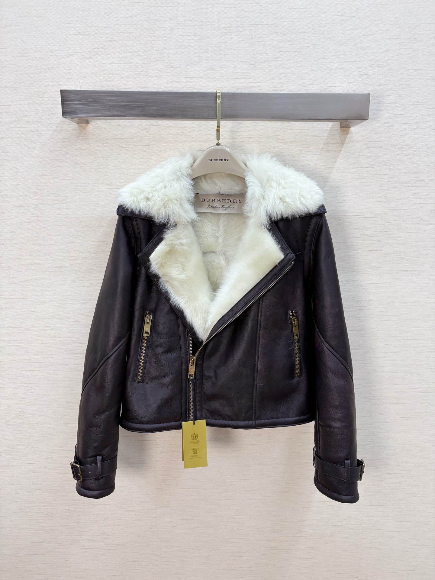 NO:931551,2025 new BURB*RRY imported fur all-in-one, all real shots, Burberry-clothing, burberry,198609092025上新BURB*RRY进口皮毛一体,全部实拍,博柏利-服装,burberry,,Women's clothing