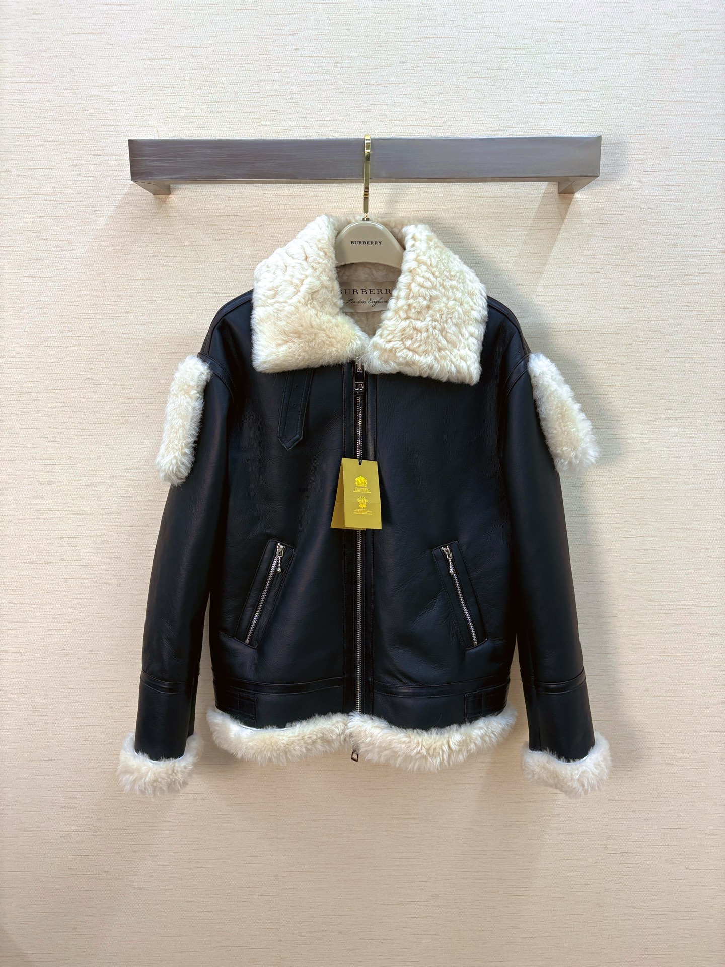 NO:931564,2025 new BURB*RRY imported fur all-in-one, all real shots, Burberry-clothing, burberry,198609092025上新BURB*RRY进口皮毛一体,全部实拍,博柏利-服装,burberry,,Women's clothing
