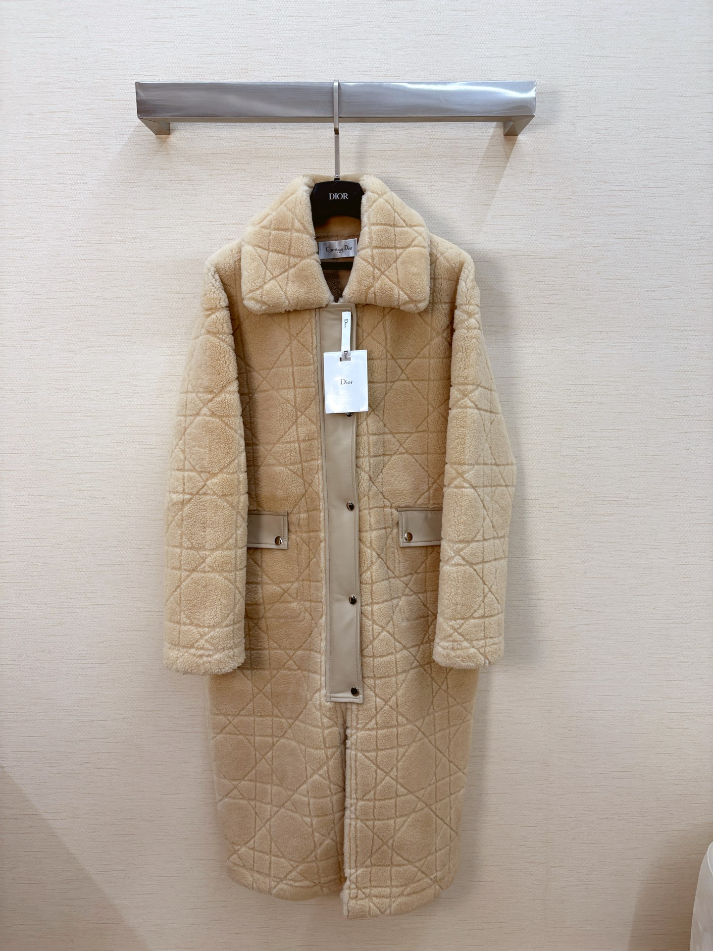 NO:931500,2025, new Di*r imported fur one-piece, all real shots, Dior-clothing, dior,198609092025,上新Di*r进口皮毛一体,全部实拍,迪奥-服装,dior,,Women's clothing