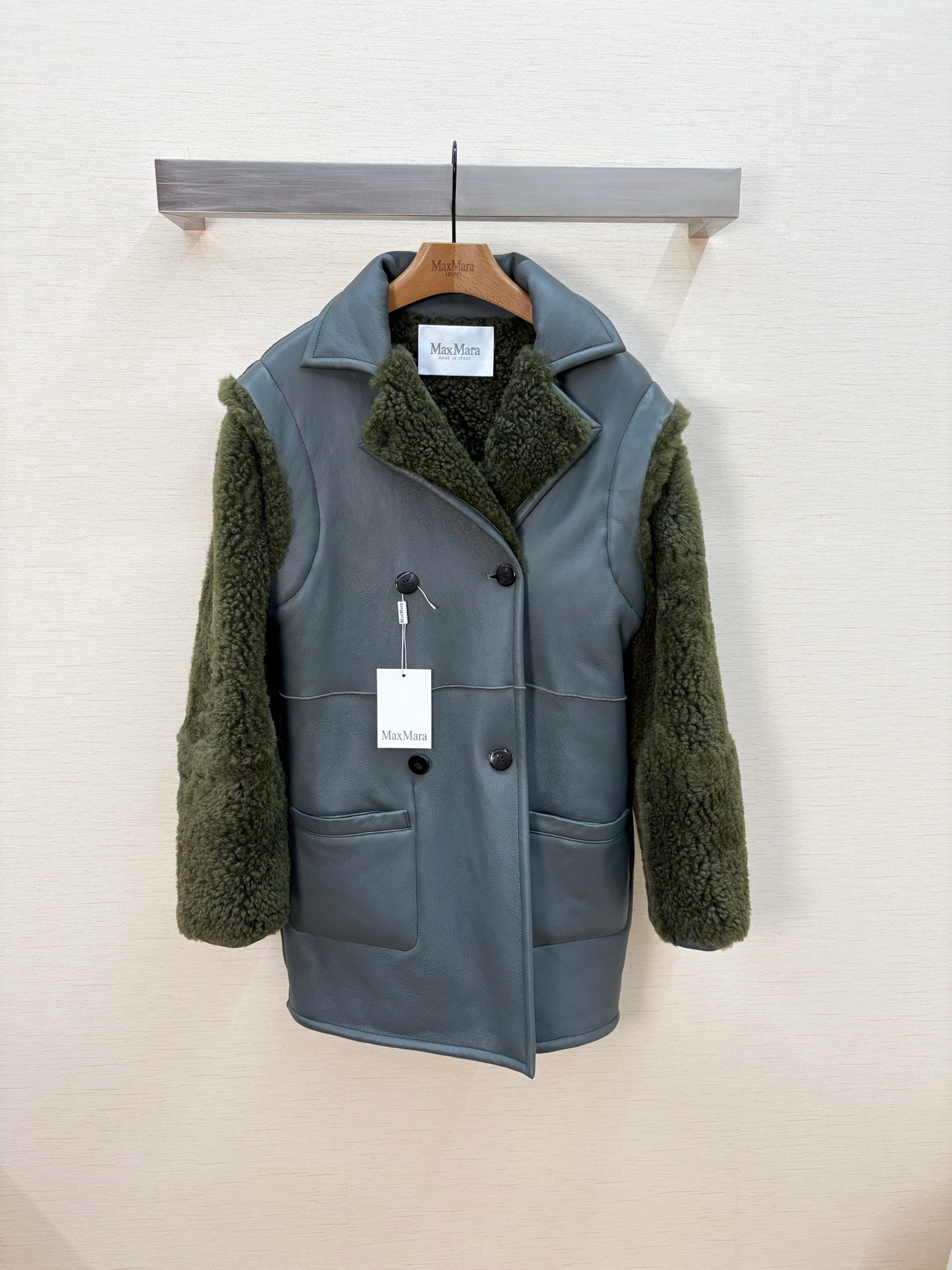 NO:931481,2025, new Max* imported fur one piece, all real shots, Maxmara-clothing,198609092025,上新Max*进口皮毛一体,全部实拍,麦丝玛拉-服装,,Women's clothing