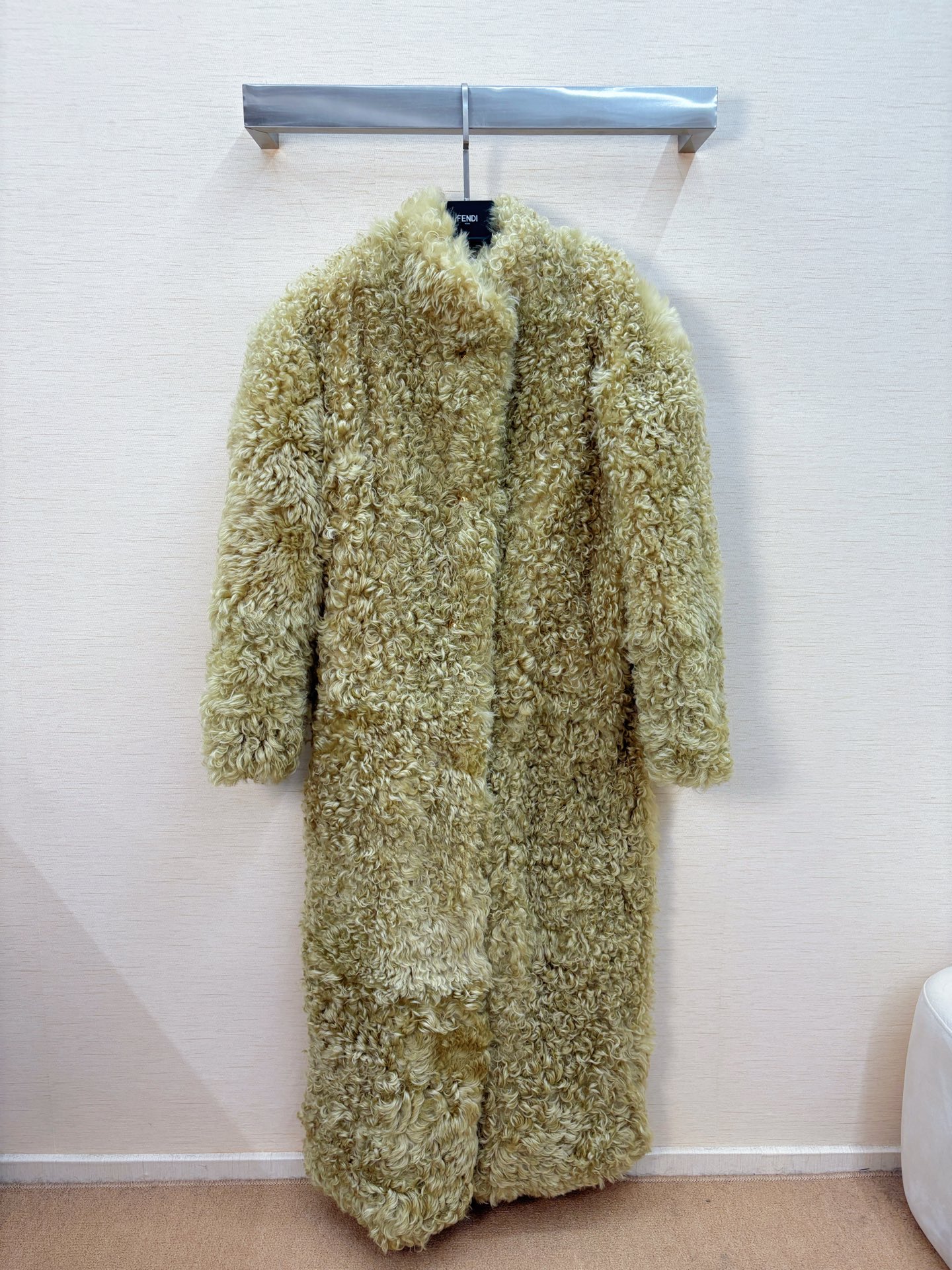 NO:636034,2025, new F*NDI fur all-in-one long style, all real shots, Fendi-clothing, fendi, alexander wang198609092025,上新F*NDI皮毛一体长款,全部实拍,芬迪-服装,fendi,alexander wang,Women's clothing