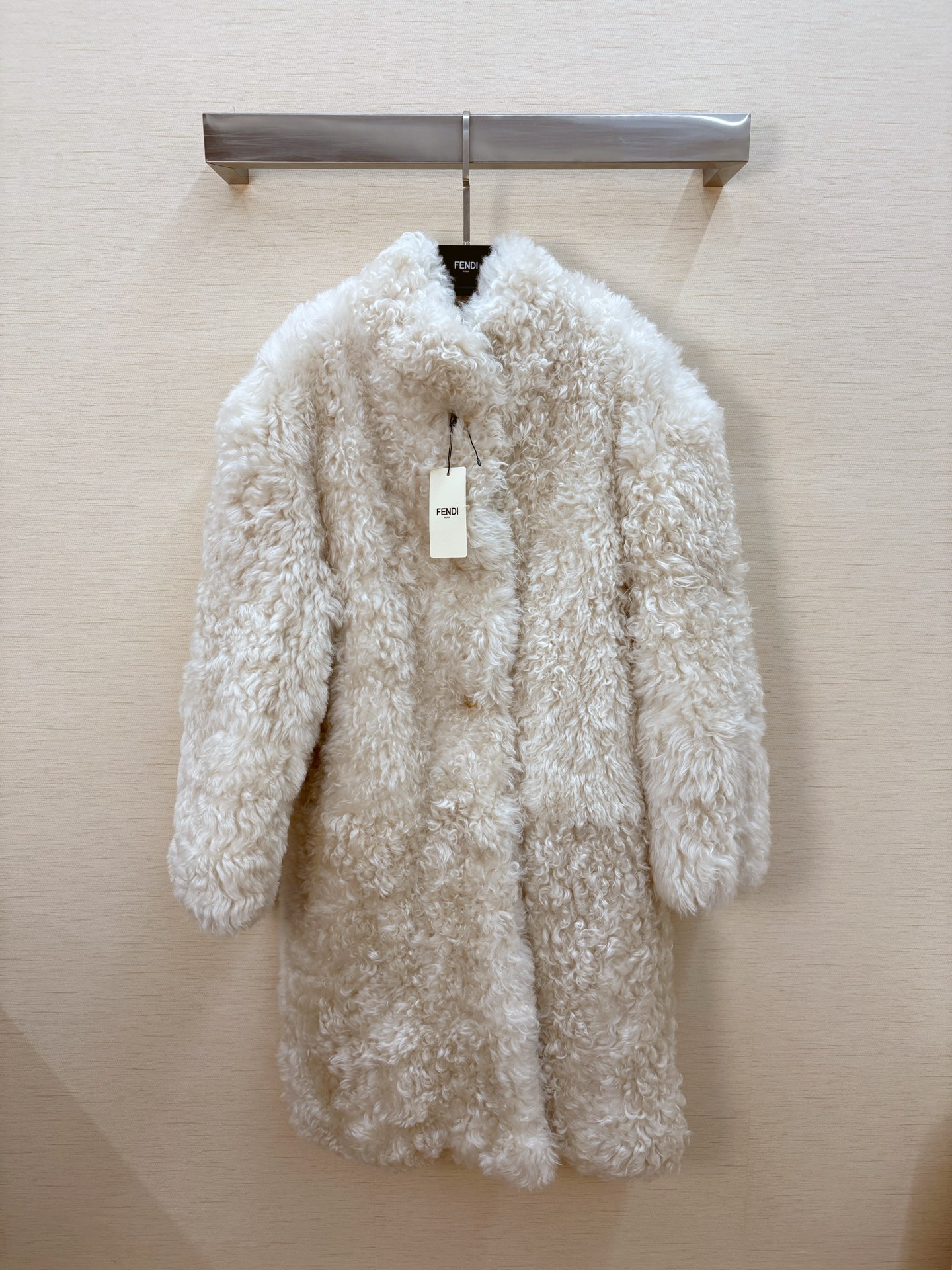 NO:636036,2025, new F*NDI fur all-in-one medium style, all real shots, Fendi-clothing, fendi, alexander wang198609092025,上新F*NDI皮毛一体中款,全部实拍,芬迪-服装,fendi,alexander wang,Women's clothing