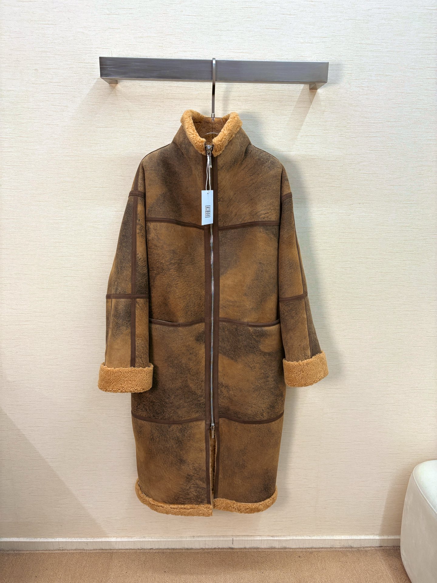 NO:931381,2025, new to*eme long imported fur one piece, all real shots, women's clothing,198609092025,上新to*eme 长款进口皮毛一体,全部实拍,女装,,Women's clothing