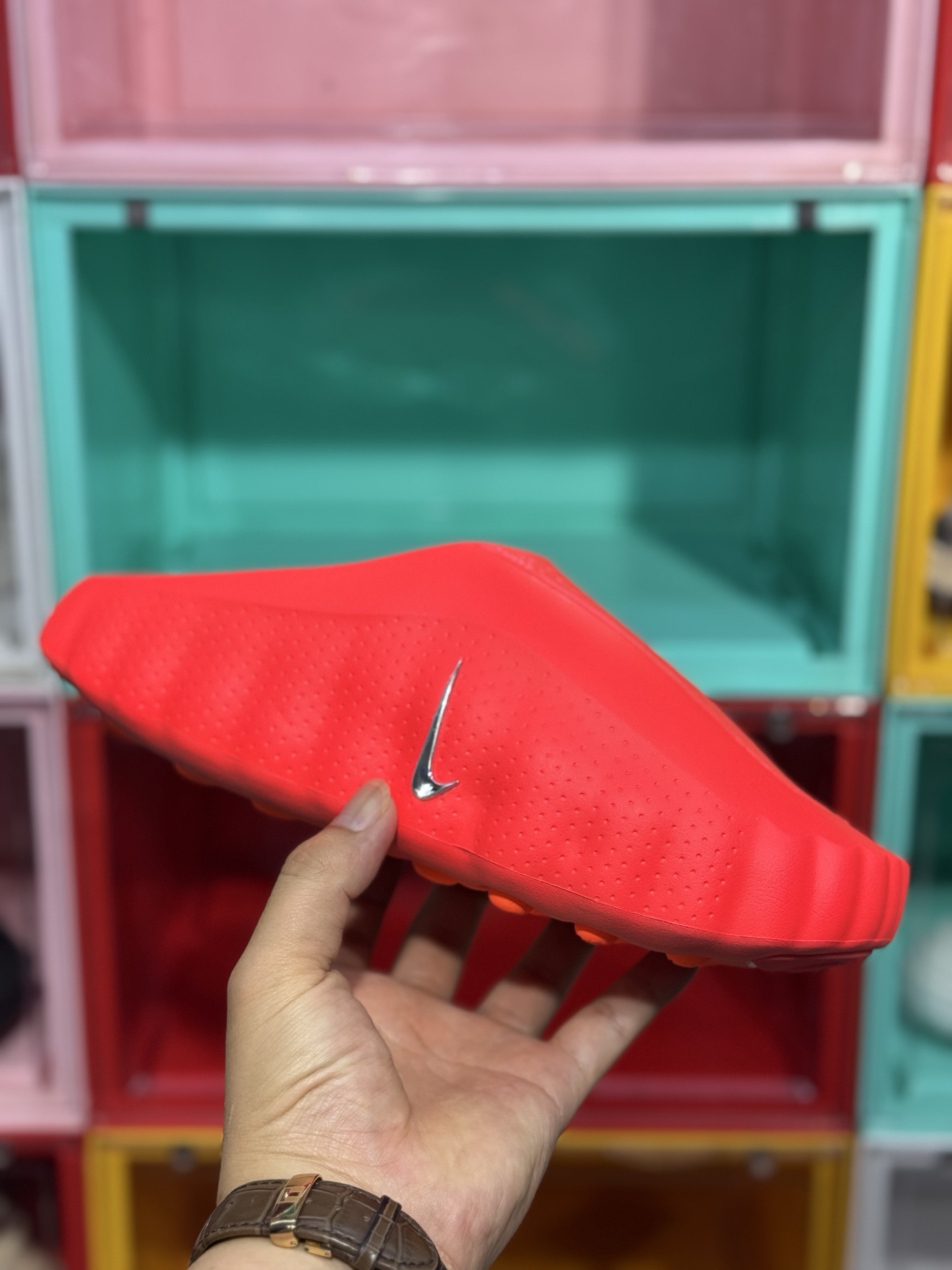 NO:781226,Available at the stall Nike Mind 002 comfortable fit breathable training shoes for men and women red half-flop size 36 37.5 38 39 40 41 42 43 44 45,19860909档口现货 Nike Mind 002 舒适贴合 透气 训练鞋 男女款 红色半拖 尺码 36 37.5 38 39 40 41 42 43 44 45,,Men's shoes