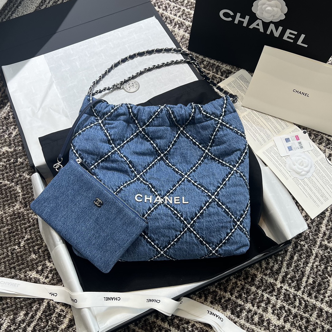 Chanel Taschen Umhängetaschen  & Schultertaschen Silber Frühling/Sommer Kollektion Lässig