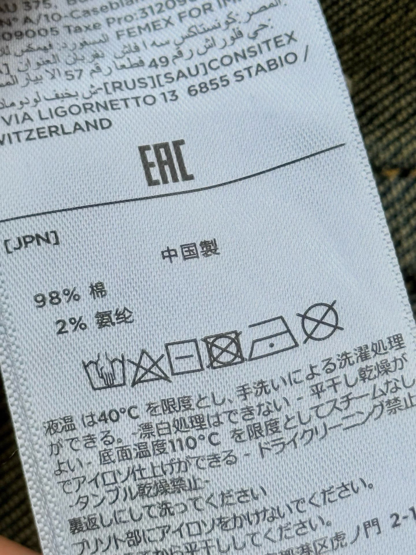 Bur·徽标刺绣五袋牛仔裤、代工厂出品早秋新品本款牛仔裤采用经典的五袋裤设计，铆钉和门襟纽扣均镌刻Log